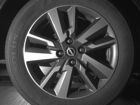 Used 2025 Nissan Versa SV image 15