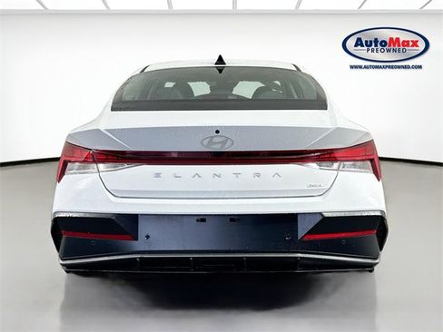 Used 2024 Hyundai Elantra Limited image 8
