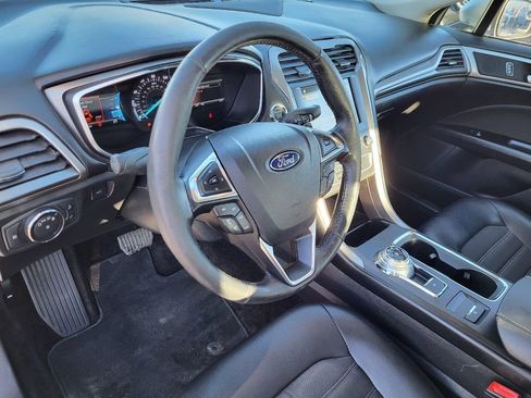 Used 2017 Ford Fusion SE w/ Equipment Group 201A image 16