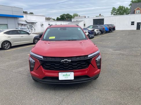New 2026 Chevrolet Trax LT w/ Midnight Edition FWD image 2