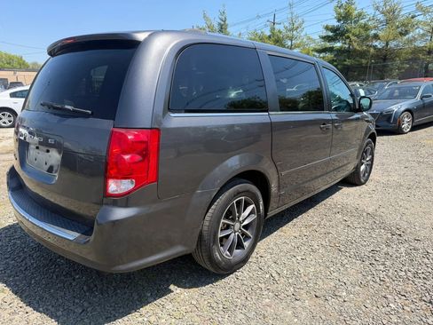 Used 2017 Dodge Grand Caravan SXT FWD image 5