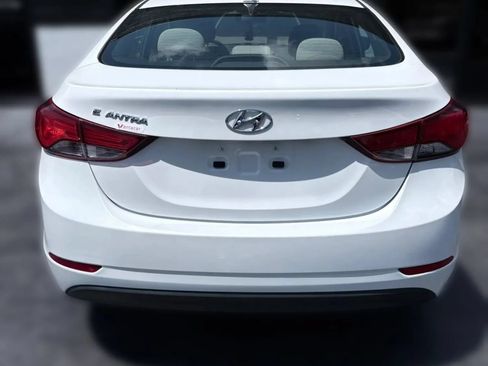 Used 2015 Hyundai Elantra SE FWD image 4