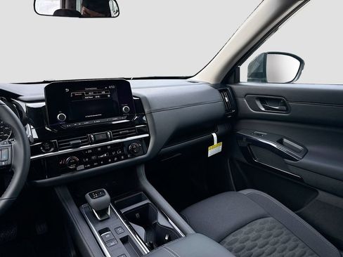 New 2025 Nissan Pathfinder SV w/ SV Premium Package image 24