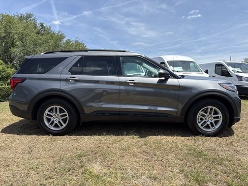 New 2026 Ford Explorer Active w/ Active Comfort Package RWD image 3