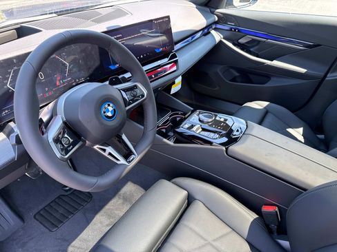 New 2026 BMW 550e xDrive AWD/4WD image 21