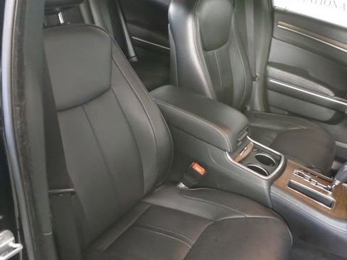 Used 2012 Chrysler 300 C Luxury Series RWD image 21