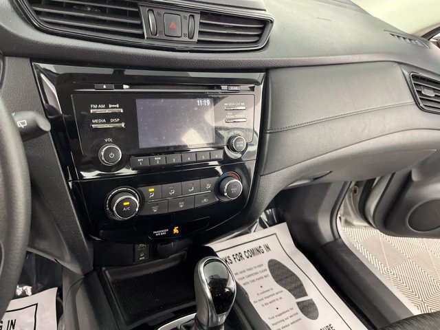 Used 2017 Nissan Rogue S AWD/4WD image 23