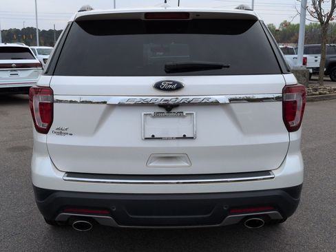Certified 2018 Ford Explorer XLT w/ Equipment Group 202A image 7