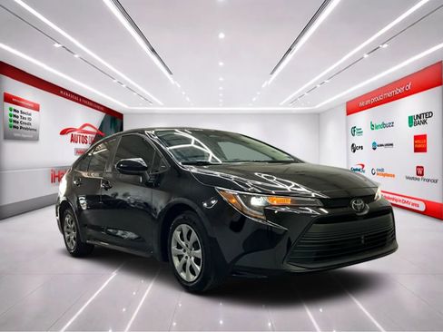 Used 2024 Toyota Corolla LE FWD image 2