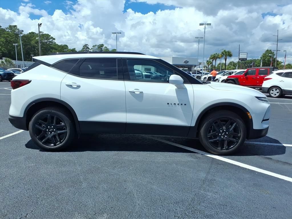 New 2026 Chevrolet Blazer LT w/ Convenience Package FWD image 2