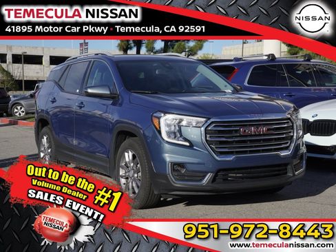 Used 2024 GMC Terrain SLT image 1