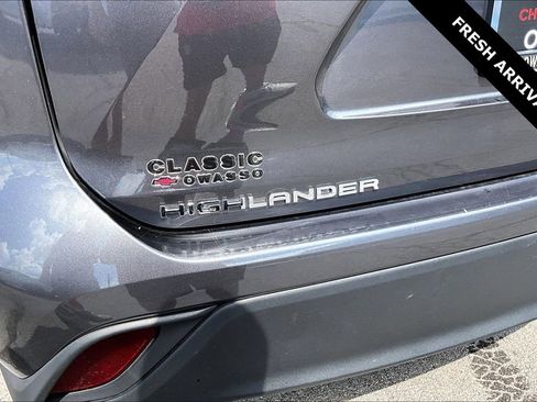 Used 2023 Toyota Highlander L FWD image 23
