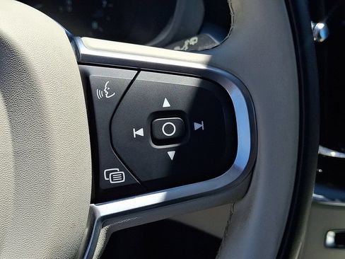 Used 2019 Volvo XC60 T5 Momentum w/ Multimedia Package AWD/4WD image 24