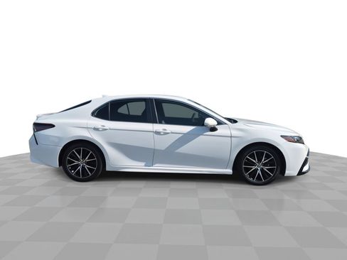 Used 2022 Toyota Camry SE FWD image 9