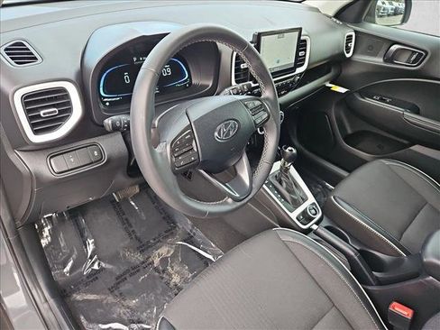 Certified 2025 Hyundai Venue Limited image 9