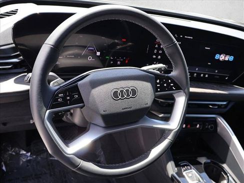 Certified 2025 Audi Q5 Premium w/ Convenience Package AWD/4WD image 14