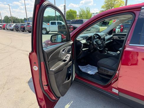 Used 2020 Chevrolet Traverse LT FWD image 13