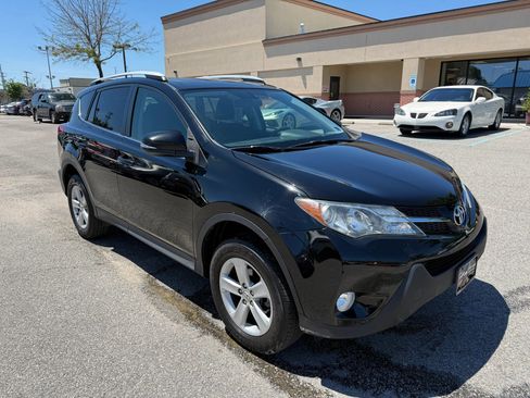 Used 2013 Toyota RAV4 XLE FWD image 6