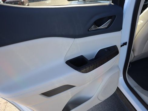 Used 2023 GMC Acadia Denali w/ Denali Ultimate Package image 11