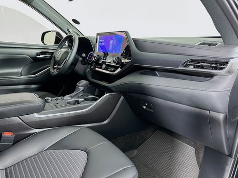 Certified 2026 Toyota Highlander XSE image 32