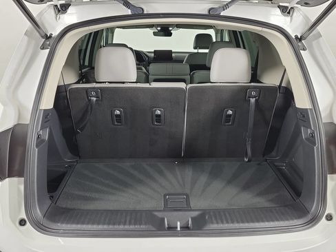 Used 2025 Honda Pilot Touring image 7