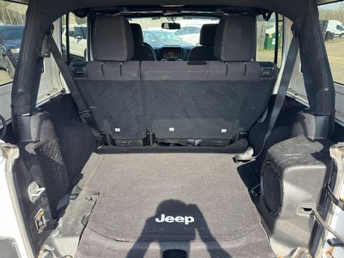 Used 2013 Jeep Wrangler Unlimited Sahara w/ Dual Top Group AWD/4WD image 17