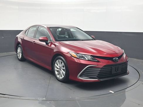Used 2022 Toyota Camry LE FWD image 2