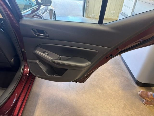 Used 2024 Nissan Altima 2.5 SV FWD image 24