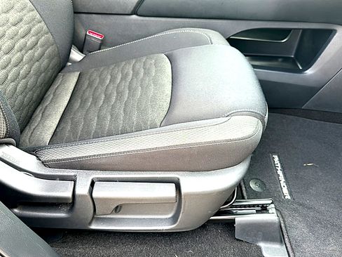 Used 2025 Nissan Pathfinder SV FWD image 26