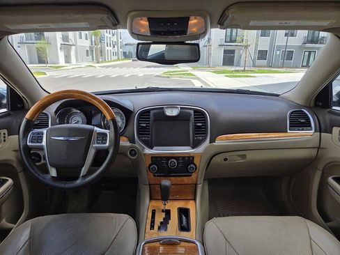 Used 2012 Chrysler 300 C image 23