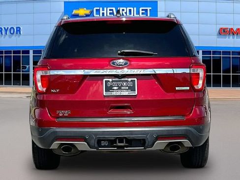 Used 2019 Ford Explorer XLT FWD image 6