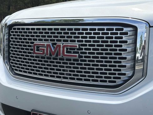 Used 2017 GMC Yukon Denali w/ Open Road Package AWD/4WD image 32