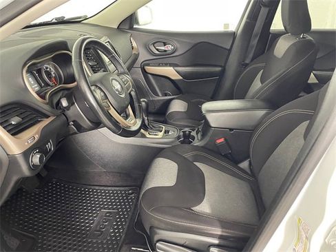 Used 2017 Jeep Cherokee Sport w/ Cold Weather Group image 2