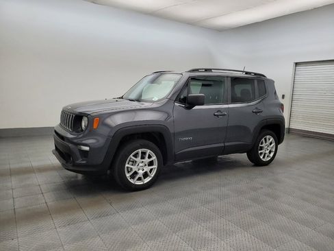 Used 2022 Jeep Renegade Latitude AWD/4WD image 2