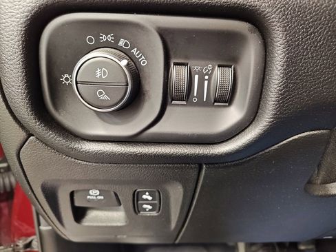 Used 2019 RAM 1500 Laramie image 37