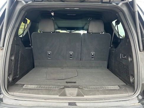 Used 2021 Chevrolet Suburban Z71 w/ Luxury Package AWD/4WD image 8