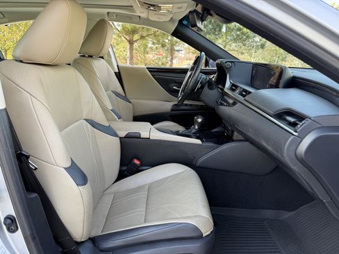 Used 2019 Lexus ES 350 Ultra Luxury image 36