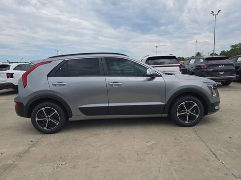 New 2026 Kia Niro EX FWD image 9