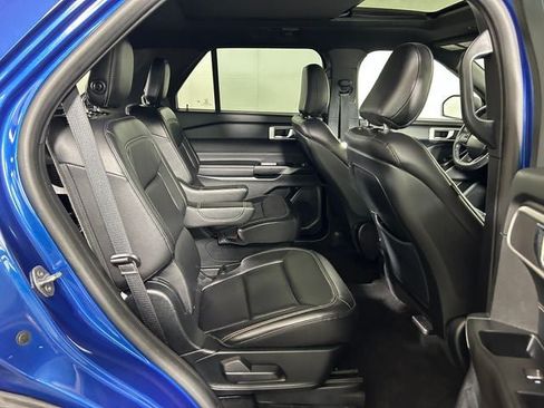 Used 2020 Ford Explorer XLT w/ Equipment Group 202A AWD/4WD image 26