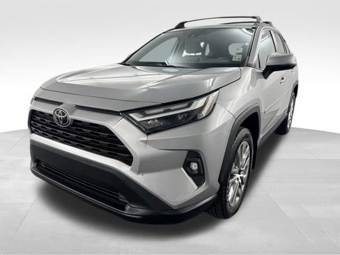 Used 2022 Toyota RAV4 XLE Premium FWD image 4