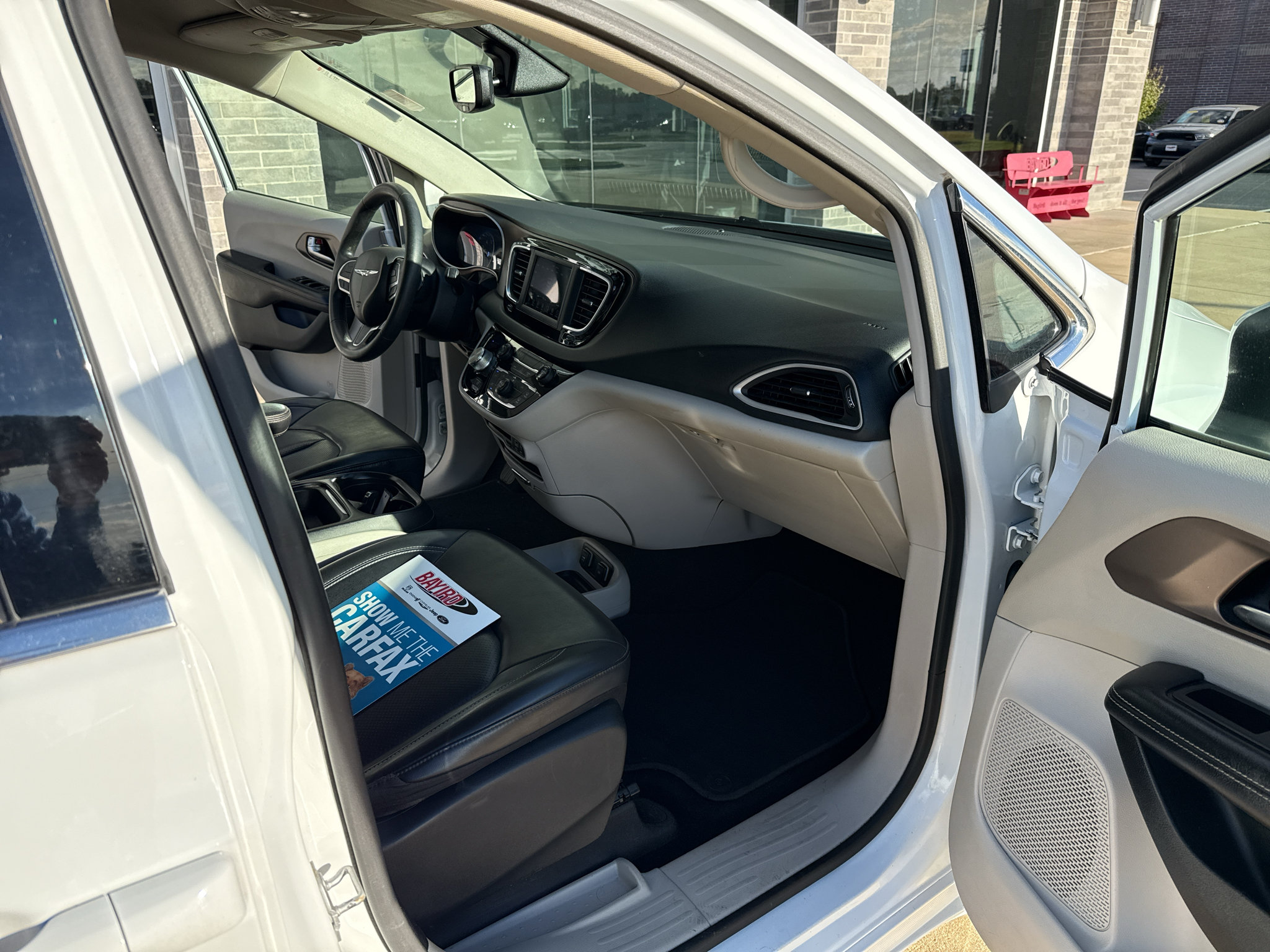 Used 2020 Chrysler Voyager Lxi FWD image 19