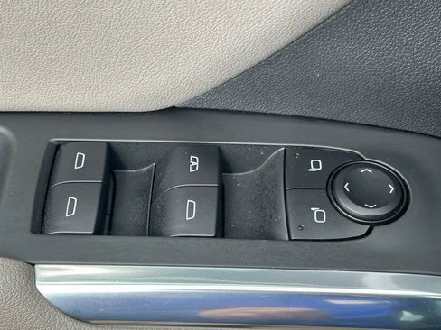 Used 2025 Chevrolet Traverse LT image 31