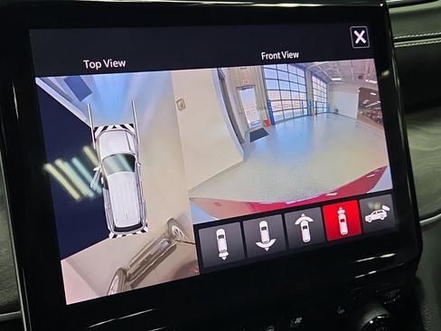 Used 2024 Jeep Grand Cherokee Limited w/ Luxury Tech Group II image 24