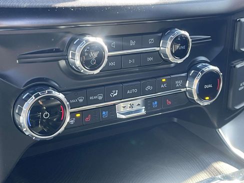 Certified 2022 Ford F150 Platinum w/ Equipment Group 701A High image 19