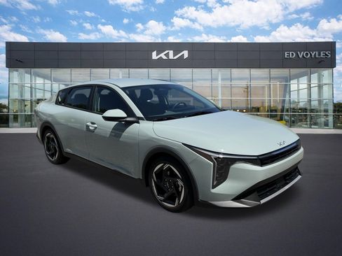 Certified 2025 Kia K4 EX FWD image 1