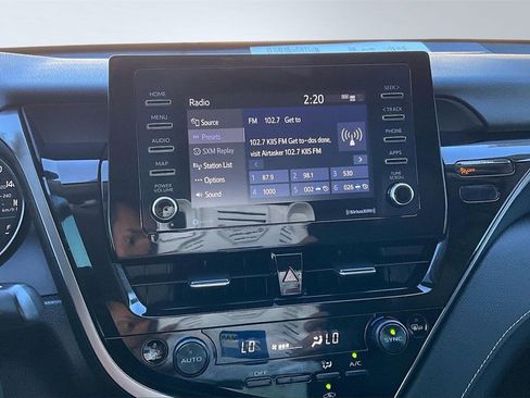 Used 2024 Toyota Camry SE image 7