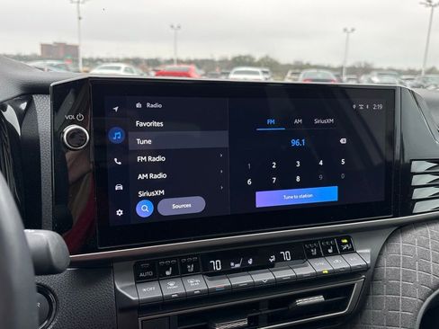 Used 2025 Toyota Camry XLE image 9