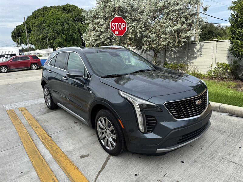 Used 2021 Cadillac XT4 Premium Luxury FWD image 3