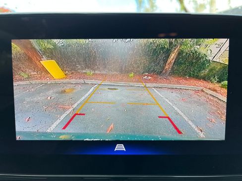 Used 2025 Chevrolet Trax LT w/ LT Convenience Package image 17