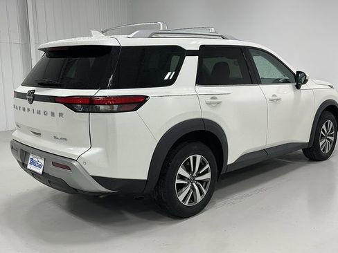 Used 2023 Nissan Pathfinder SL AWD/4WD image 6